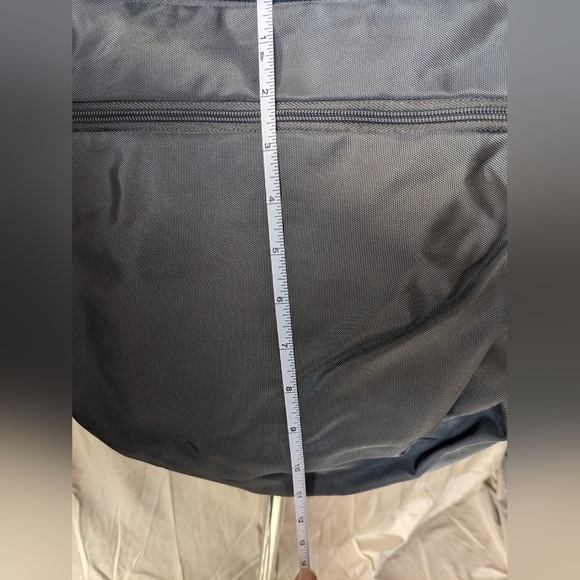 Travelon Anti-Theft Crossbody Bucket Bag - Picture 12 of 12